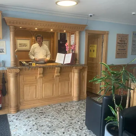 Marina Metro Hotel 3*