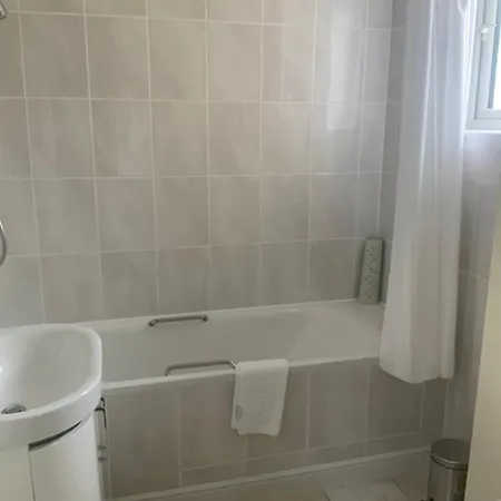 Hotel Marina Metro Saint Helier