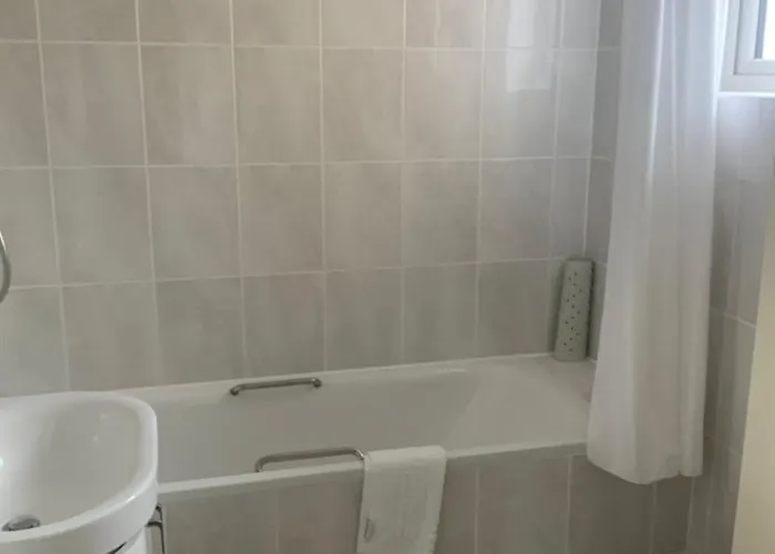 Hotel Marina Metro Saint Helier