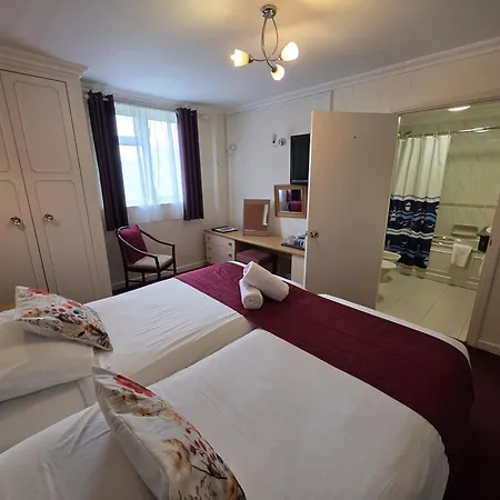 Marina Metro Hotel 3*